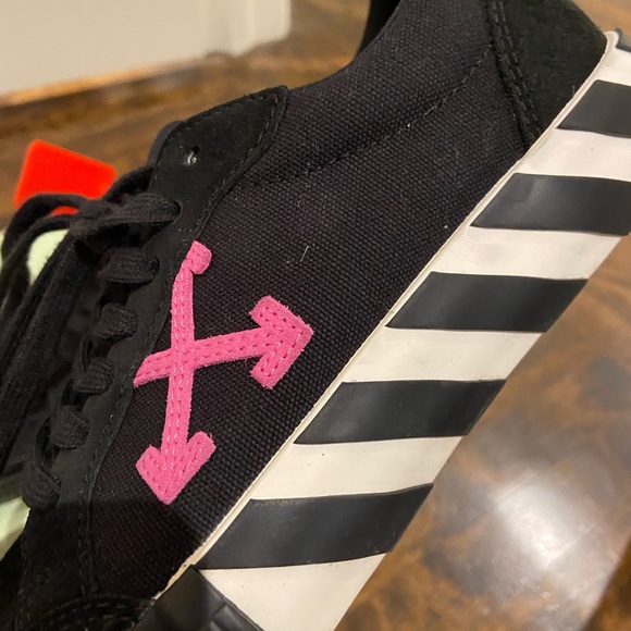 Off-White Low Vulcanized Sneakers - Picture 14 of 15